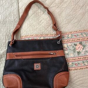 Hand bag with adjustable strap